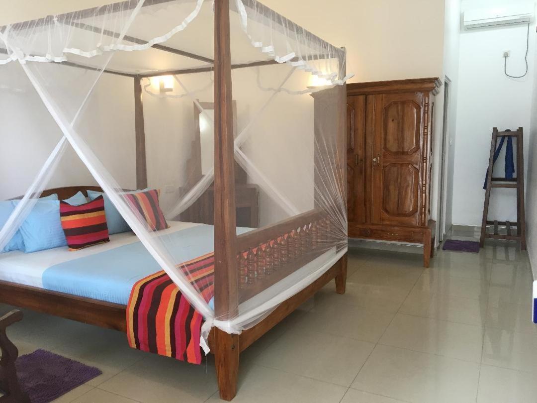 Samaru Beach House Уелигама Екстериор снимка